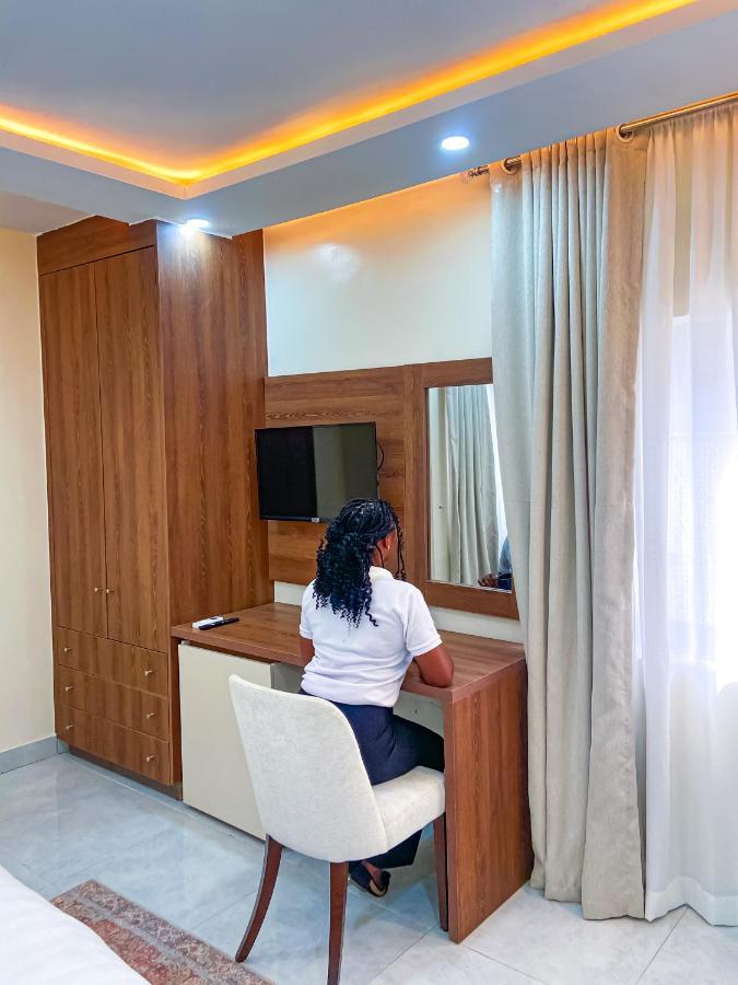 Plush Hotel,Abuja Buitenkant foto