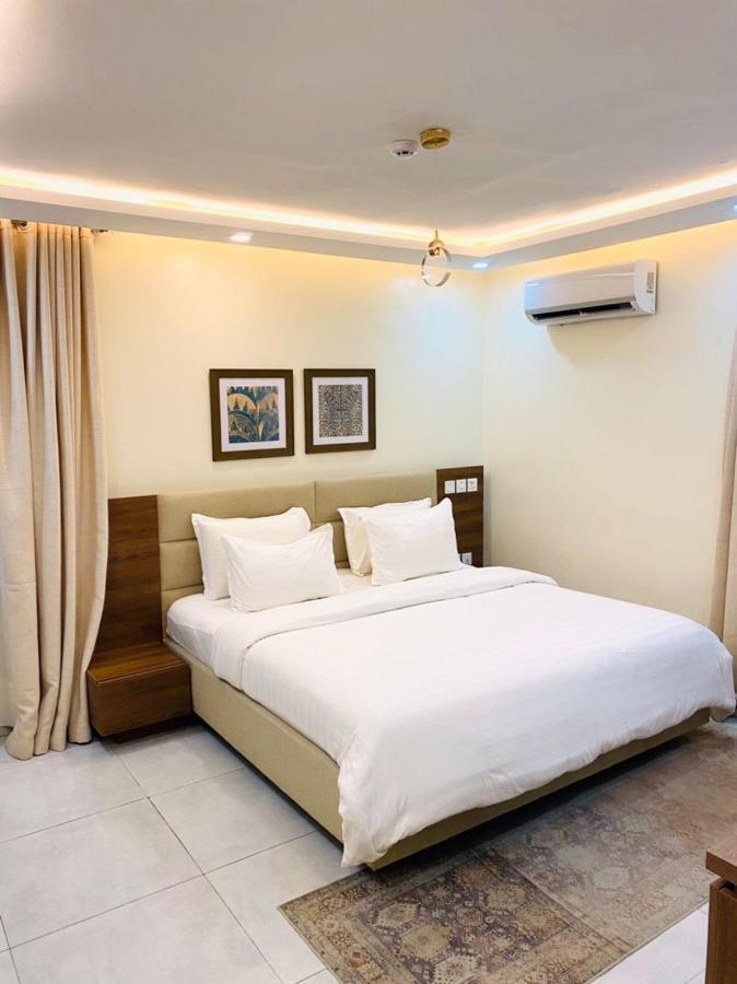Plush Hotel,Abuja Buitenkant foto