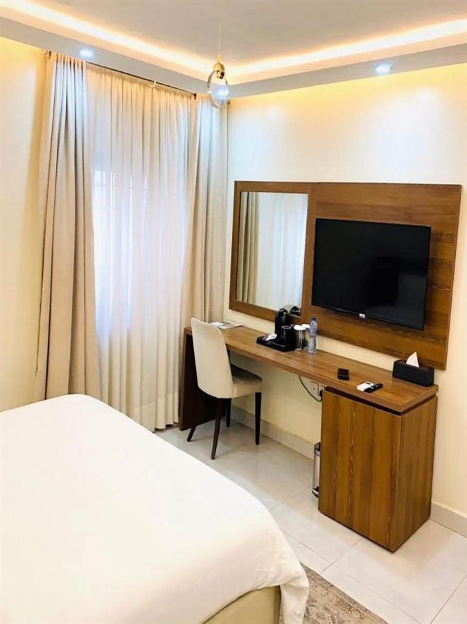 Plush Hotel,Abuja Buitenkant foto