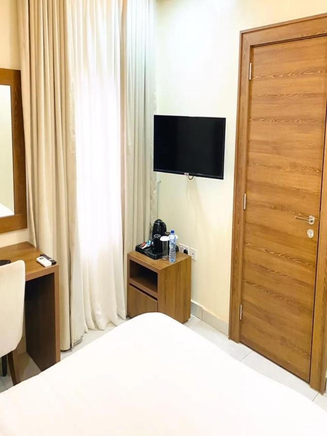 Plush Hotel,Abuja Buitenkant foto