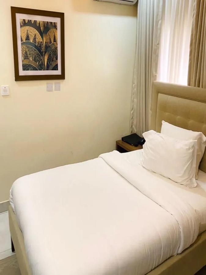 Plush Hotel,Abuja Buitenkant foto