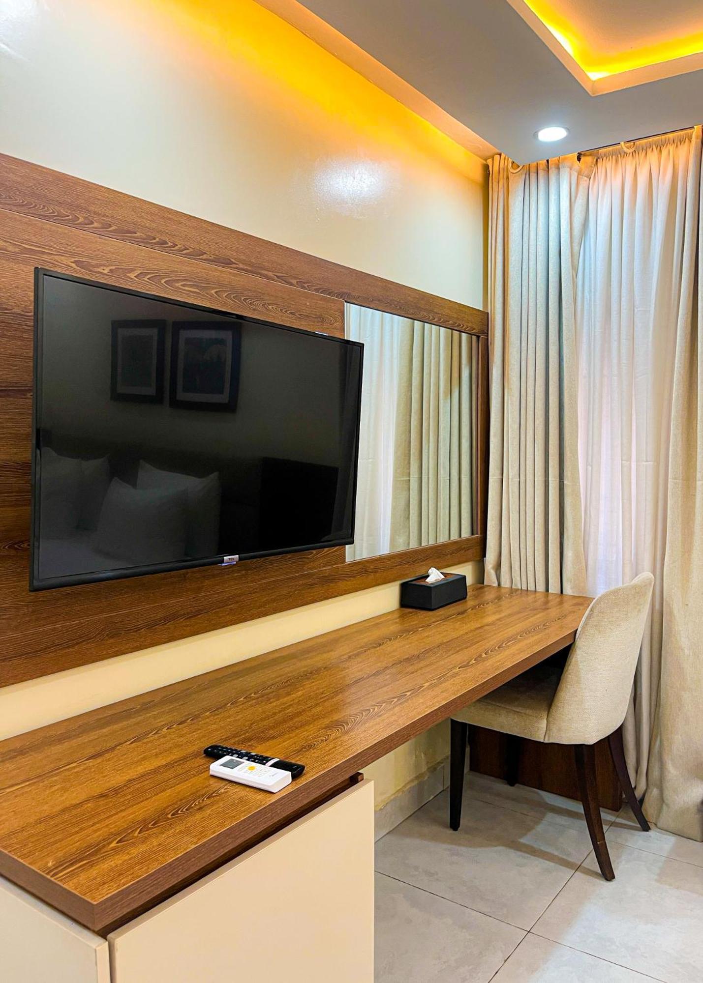 Plush Hotel,Abuja Buitenkant foto