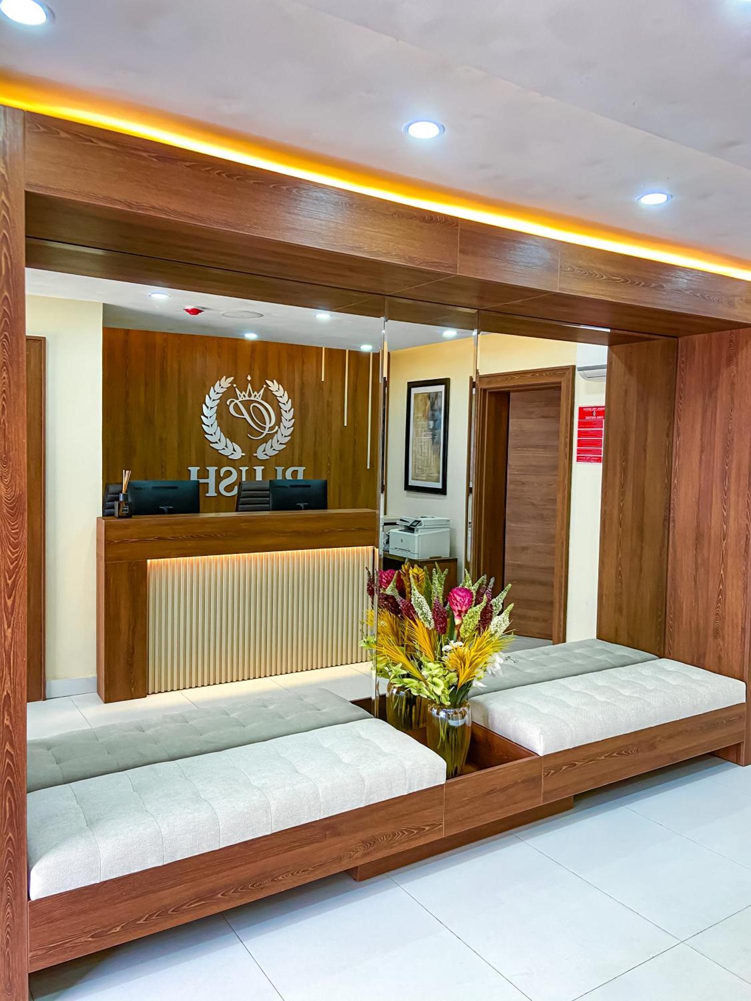Plush Hotel,Abuja Buitenkant foto
