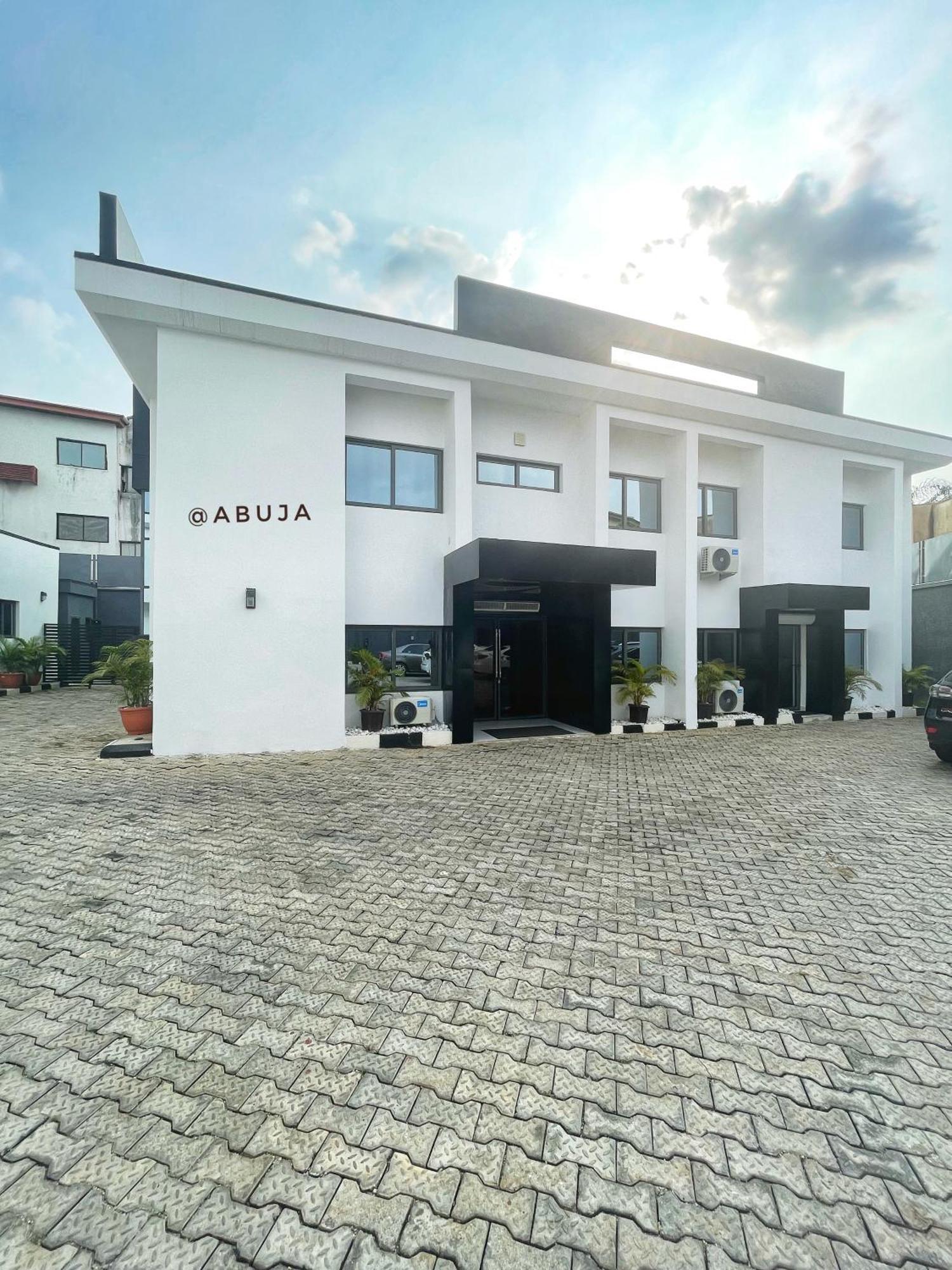 Plush Hotel,Abuja Buitenkant foto
